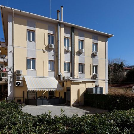 Parking Hotel Giardino Livorno Bagian luar foto