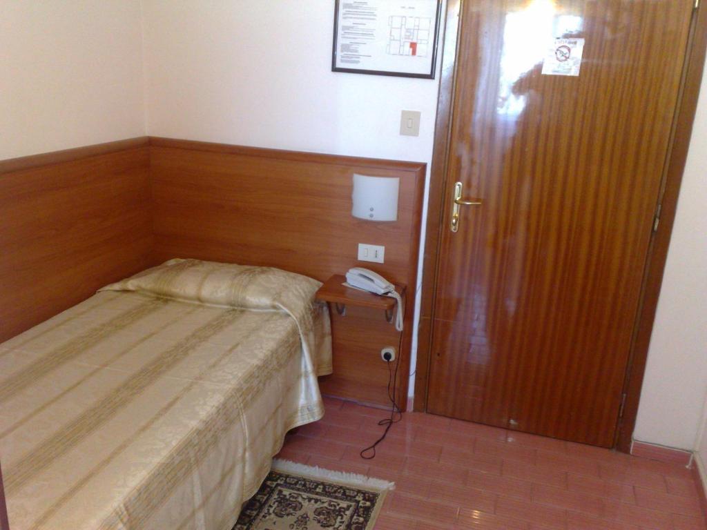 Parking Hotel Giardino Livorno Ruang foto