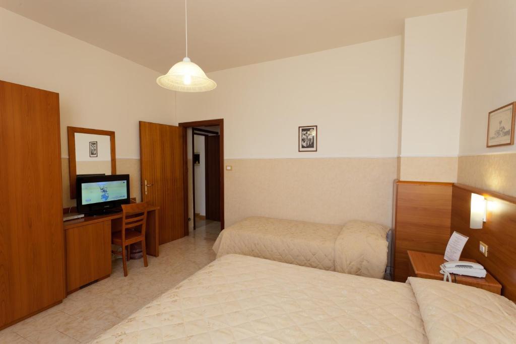 Parking Hotel Giardino Livorno Ruang foto