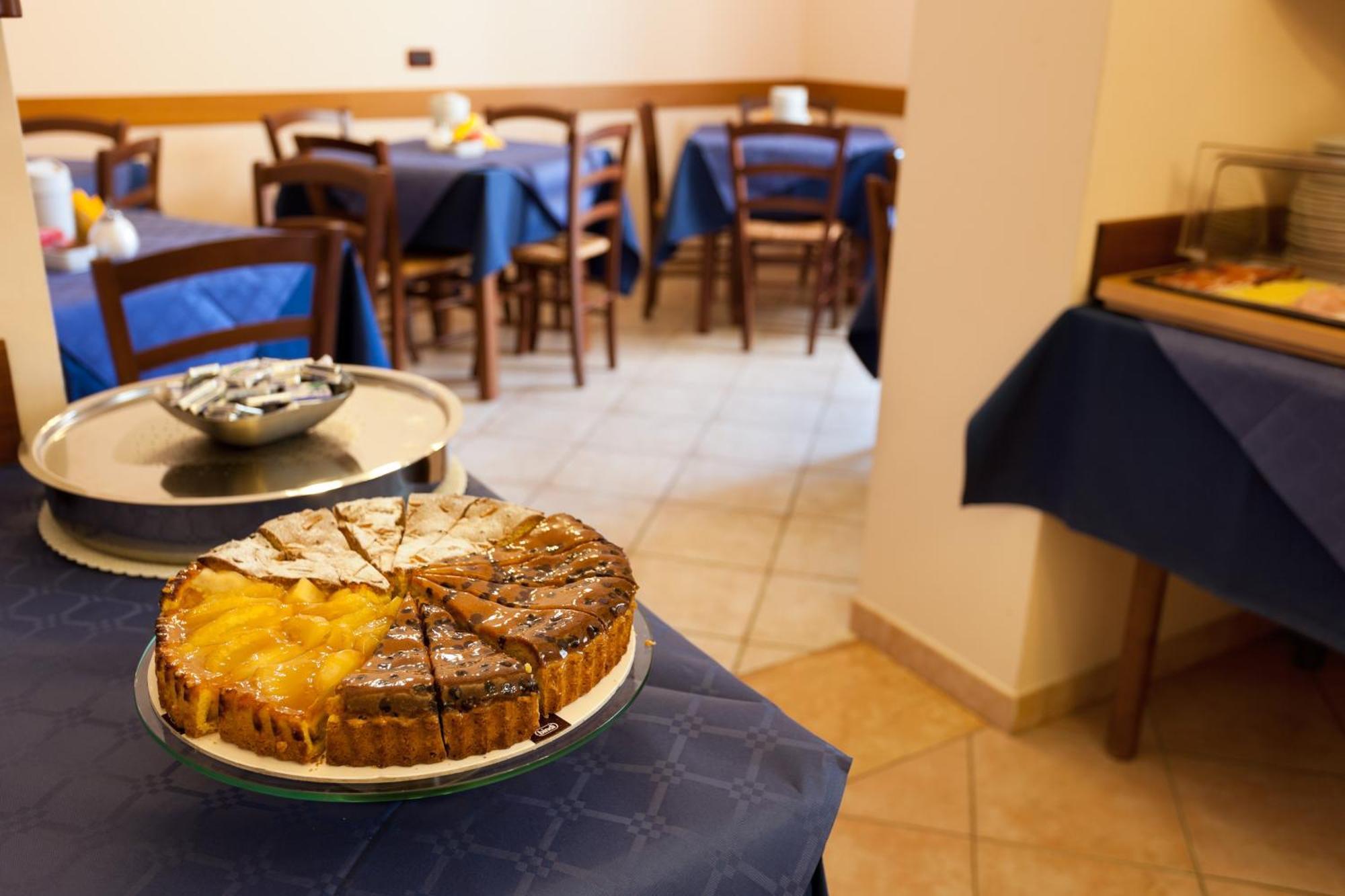Parking Hotel Giardino Livorno Bagian luar foto