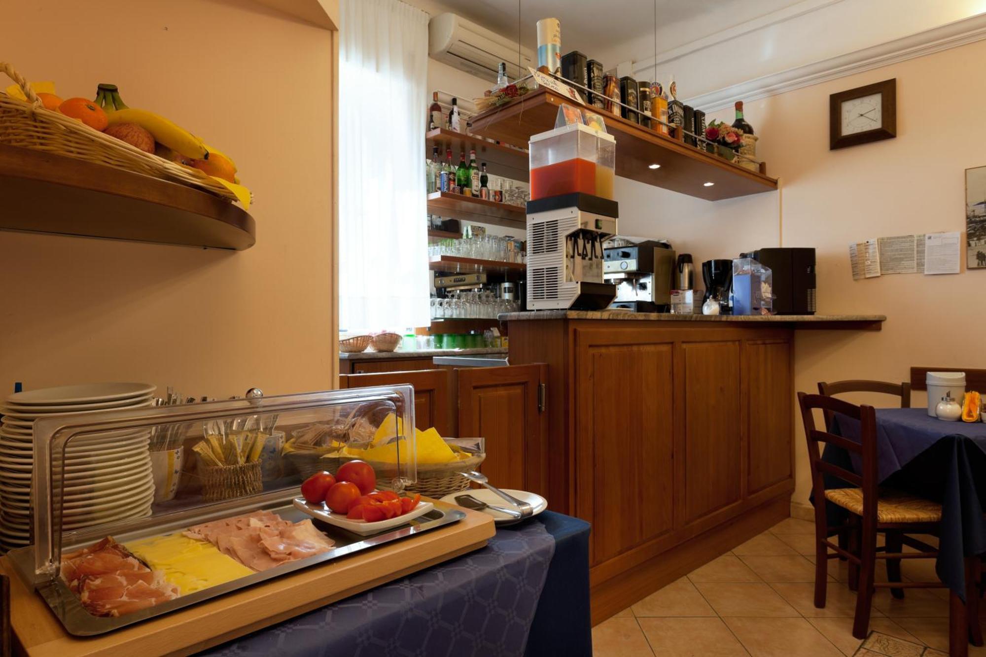 Parking Hotel Giardino Livorno Bagian luar foto