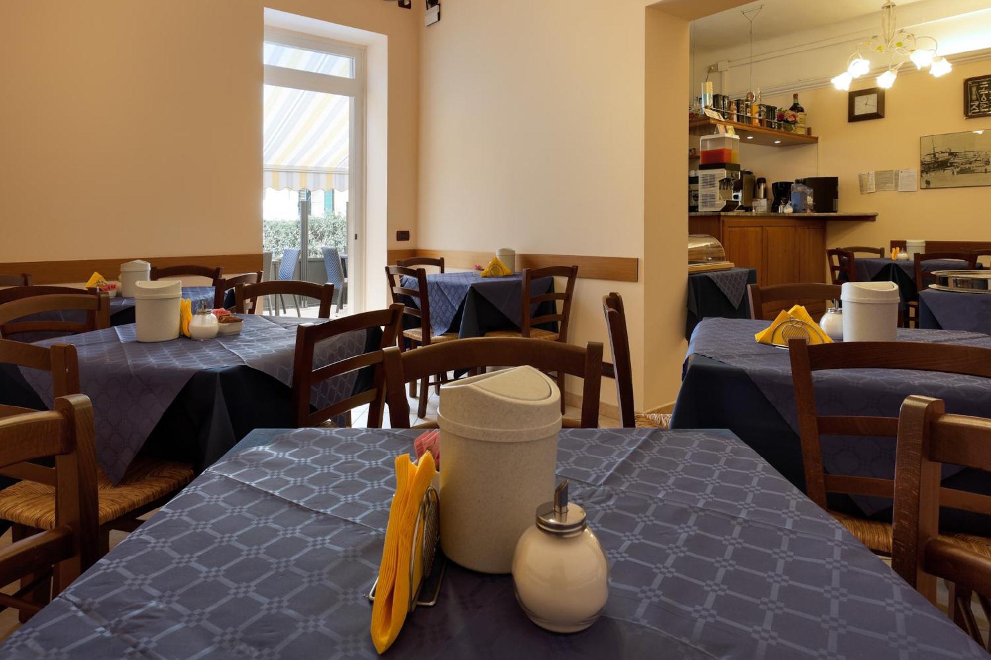 Parking Hotel Giardino Livorno Bagian luar foto