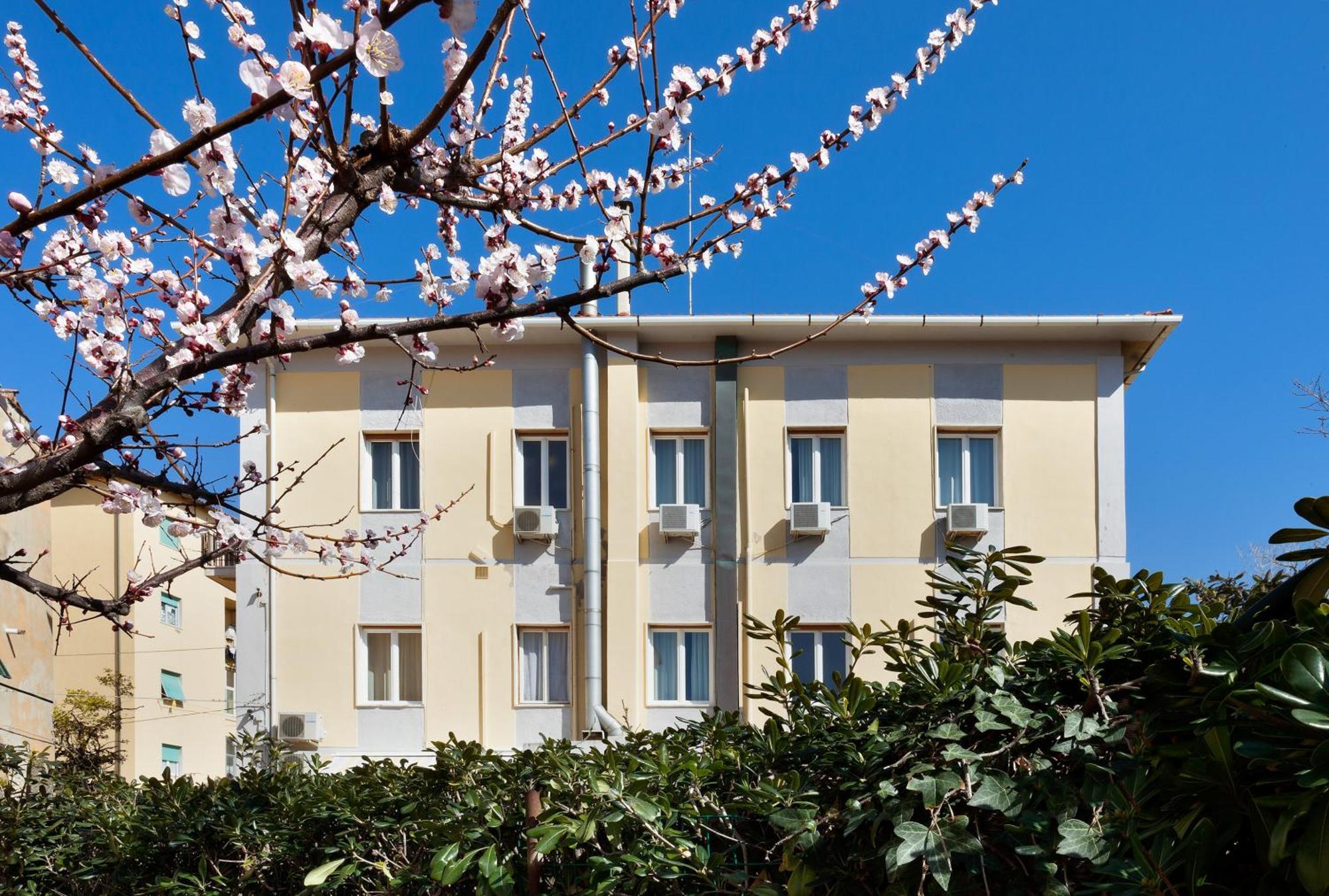 Parking Hotel Giardino Livorno Bagian luar foto