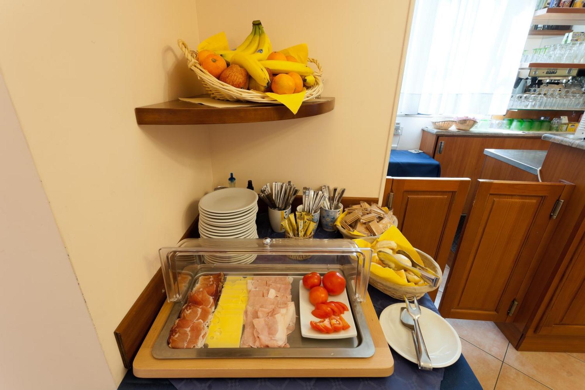 Parking Hotel Giardino Livorno Bagian luar foto
